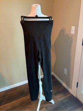 Nike Black High-Waist Performance Leggings